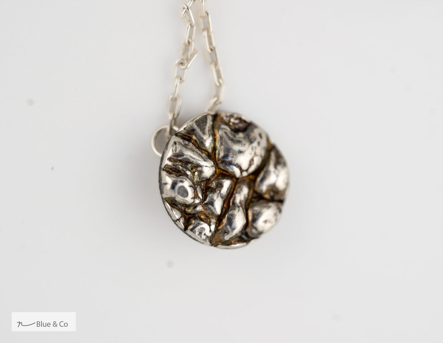 Hedegeapple Textured Pendant